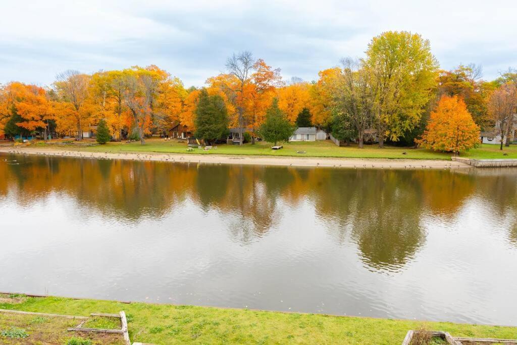 Riverfront Cottage Canoe Included & Playroom Fun Wasaga Beach Luaran gambar